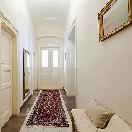 Apartment Charming Downtown