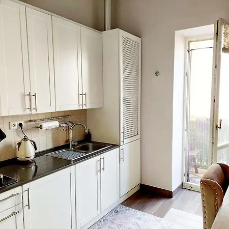 Charming Downtown Apartment